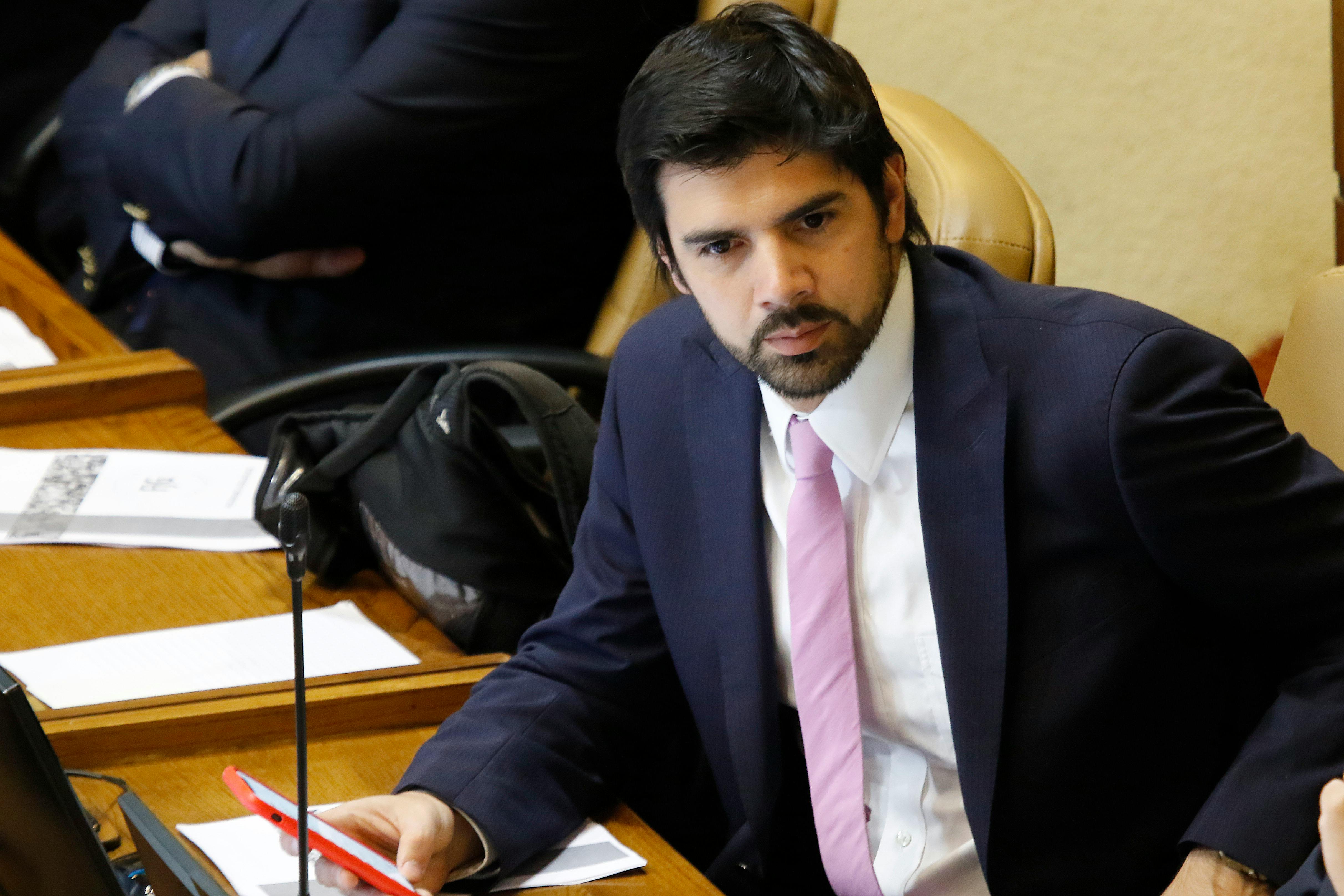Según los antecedentes: ¿Qué cargos se le imputarían al diputado Joaquín Lavín León?
