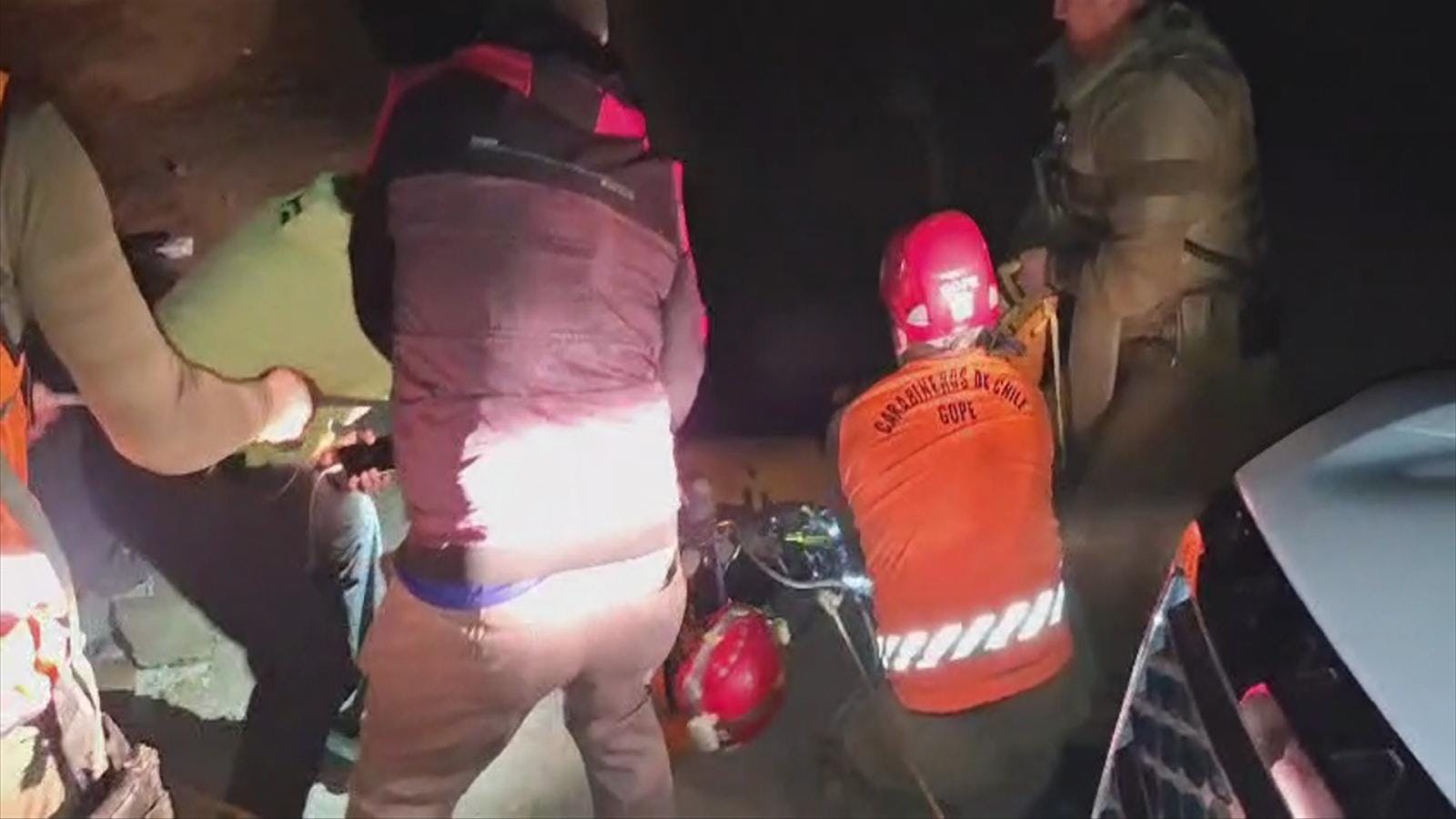 GOPE realiza complejo rescate de menor que cayó a pique minero abandonado