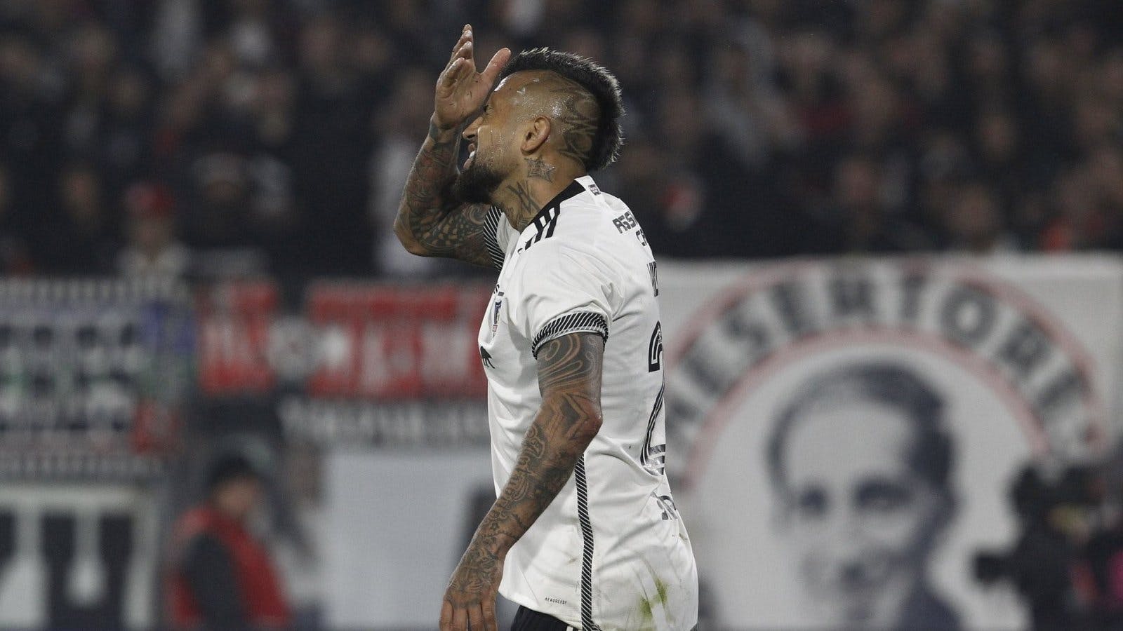 "Drogas" y "agresión sexual": Lo que se sabe de la denuncia contra Arturo Vidal y otros jugadores de Colo Colo