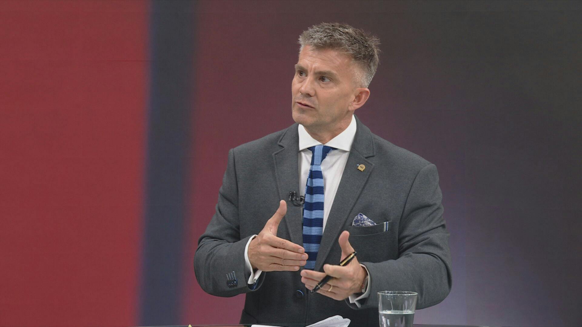 Economista Alejandro Urzúa sobre elecciones de EE.UU. : Nos va a afectar en el bolsillo por el precio del dólar