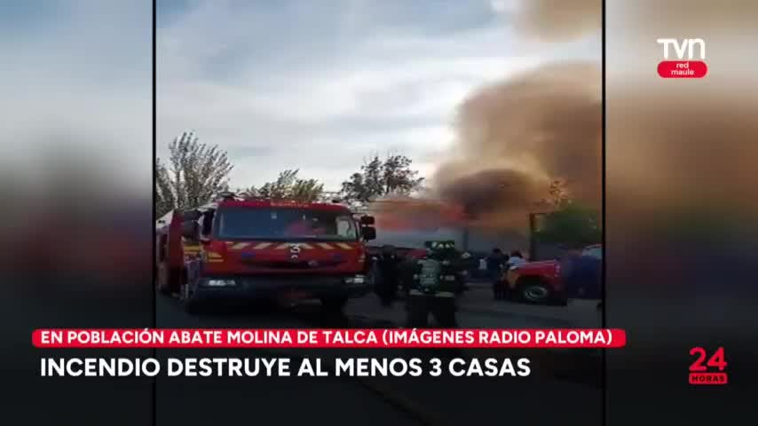 Incendio destruye al menos tres casas
