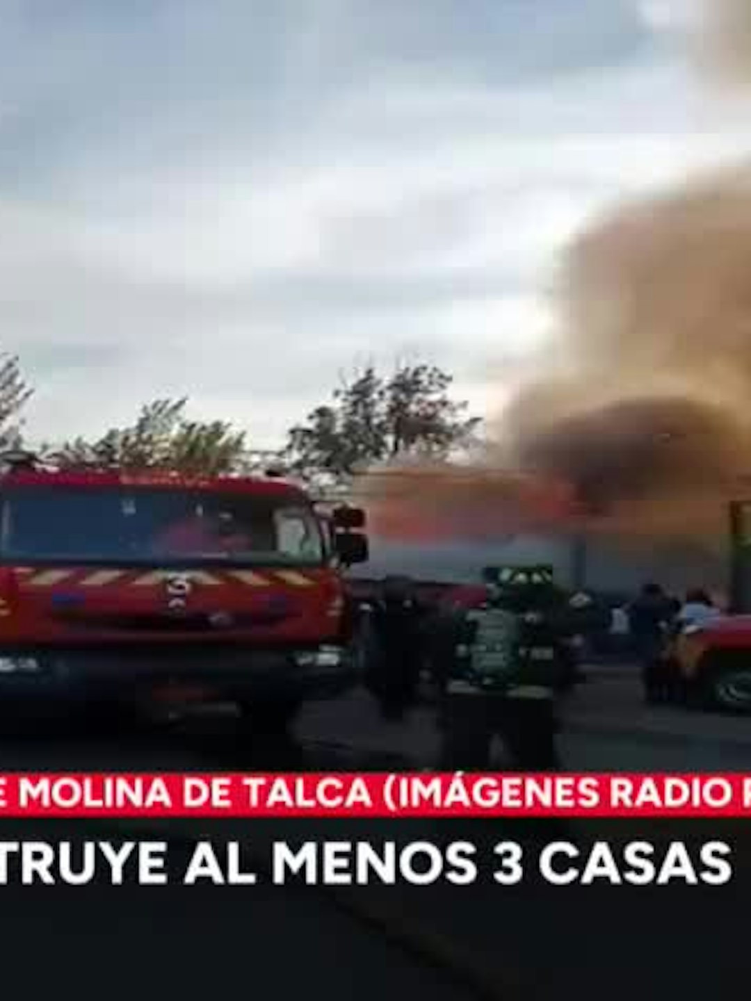 Incendio destruye al menos tres casas