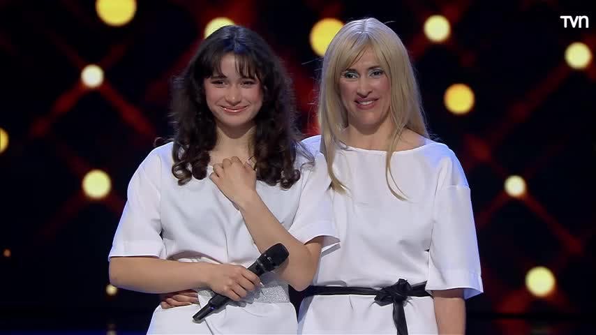 Madre e hija rinden tributo a ABBA