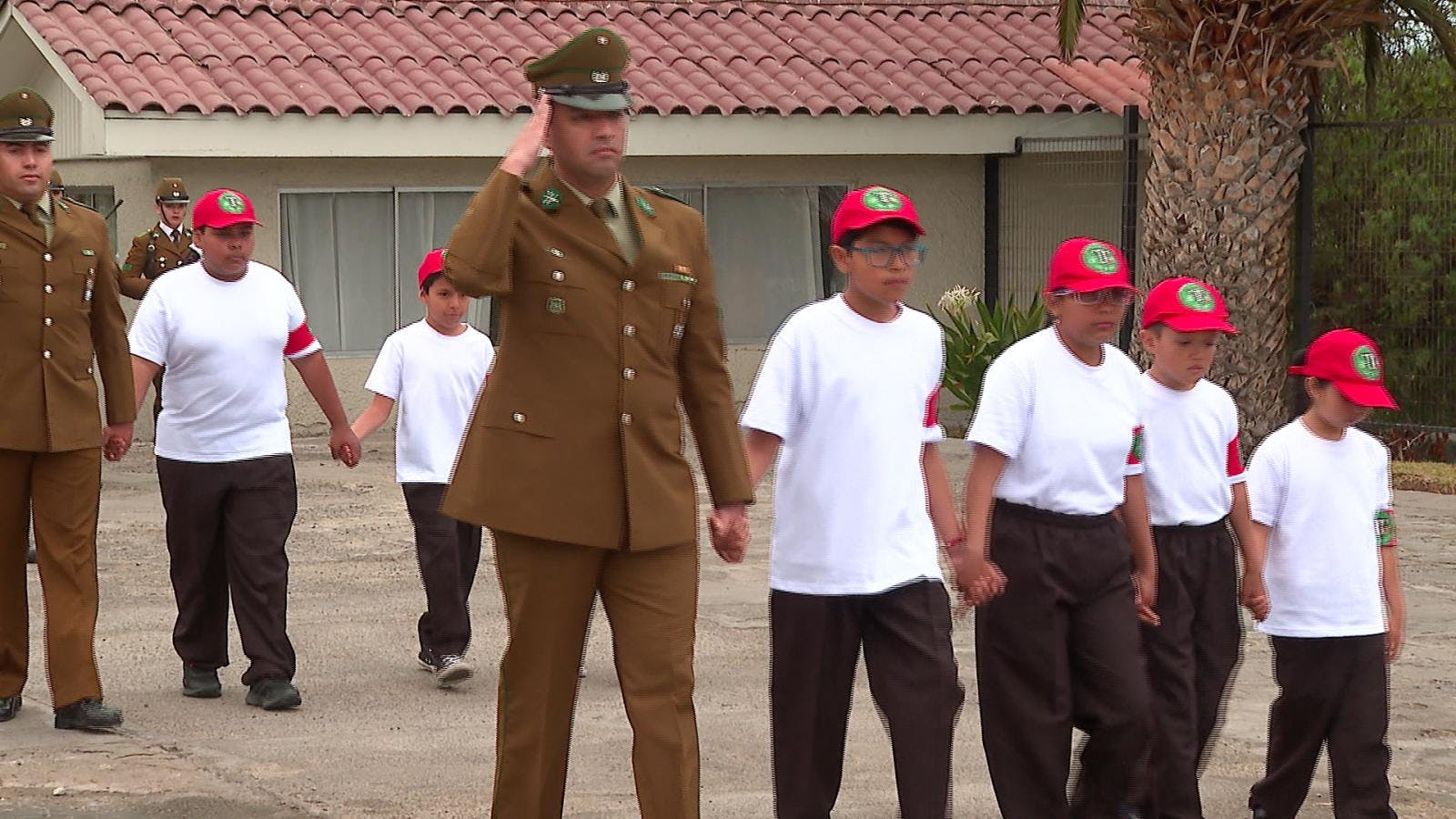 Pacientes Teletón son los primeros brigadistas de carabineros 