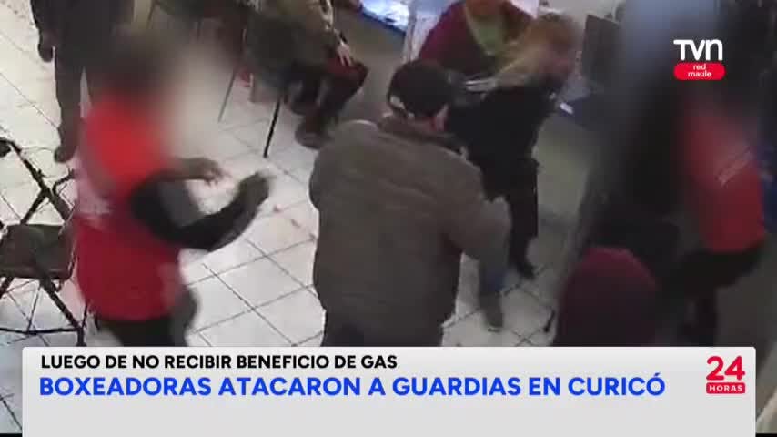 Boxeadoras atacan a guardias en Curicó