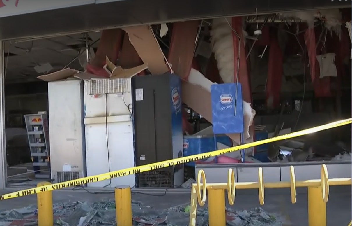 Impactantes registros de servicentro destruido por intento de robo 