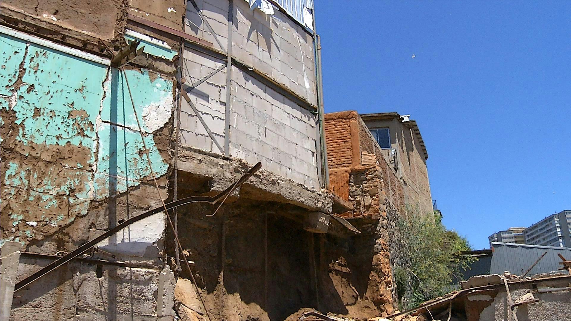 Viviendas del cerro Bellavista están a punto del colapso