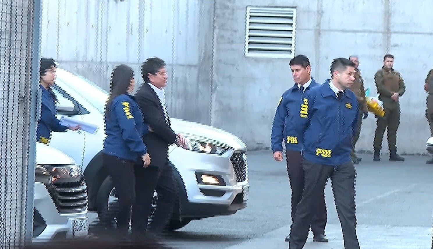 Monsalve llega hasta el Centro de Justicia para su formalización por violación 