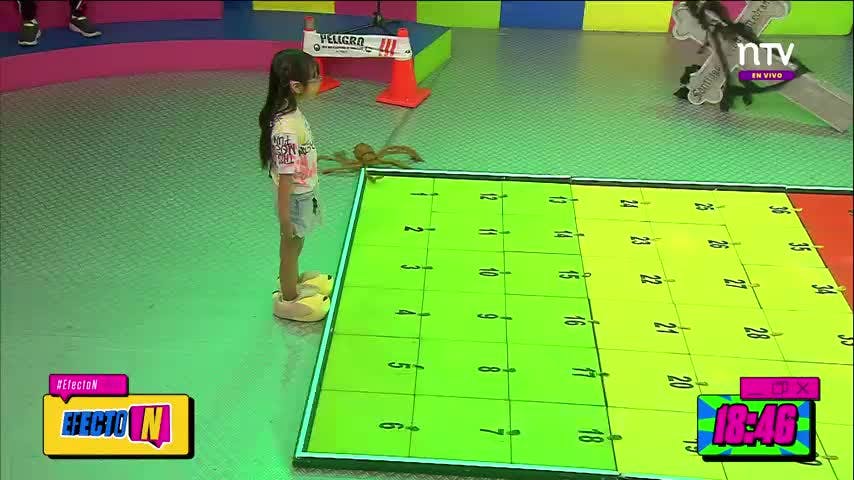 Vale Espinoza juega un divertido Tablero Zombie 
