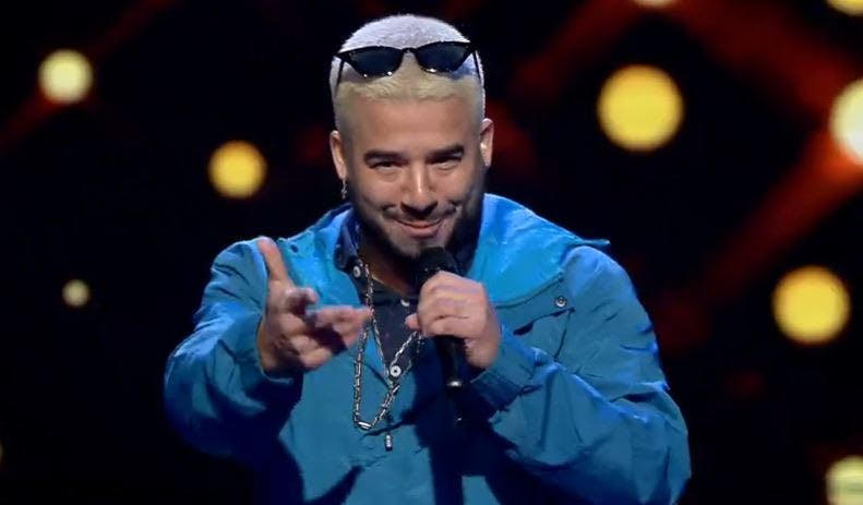 Cantando "Ay vamos" Daniel le hace tributo a J Balvin