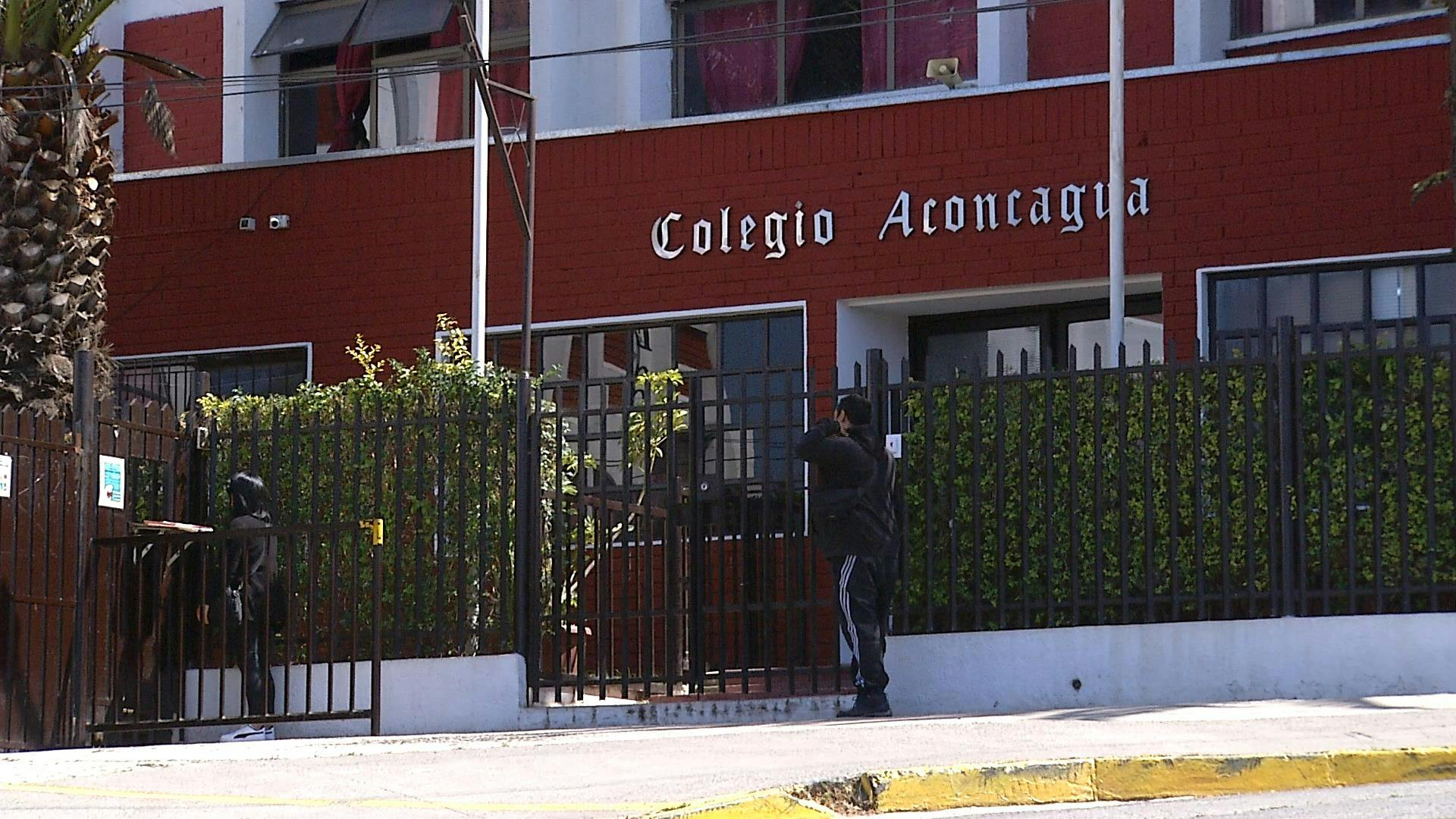 Colegio suspende licenciatura de cuartos medios tras desórdenes en el establecimiento