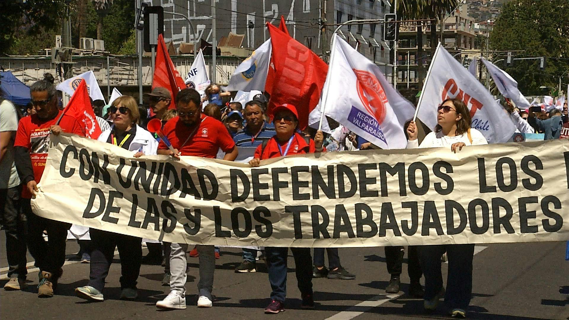 Valparaíso: Funcionarios públicos marcharon por demandas en materia laboral 