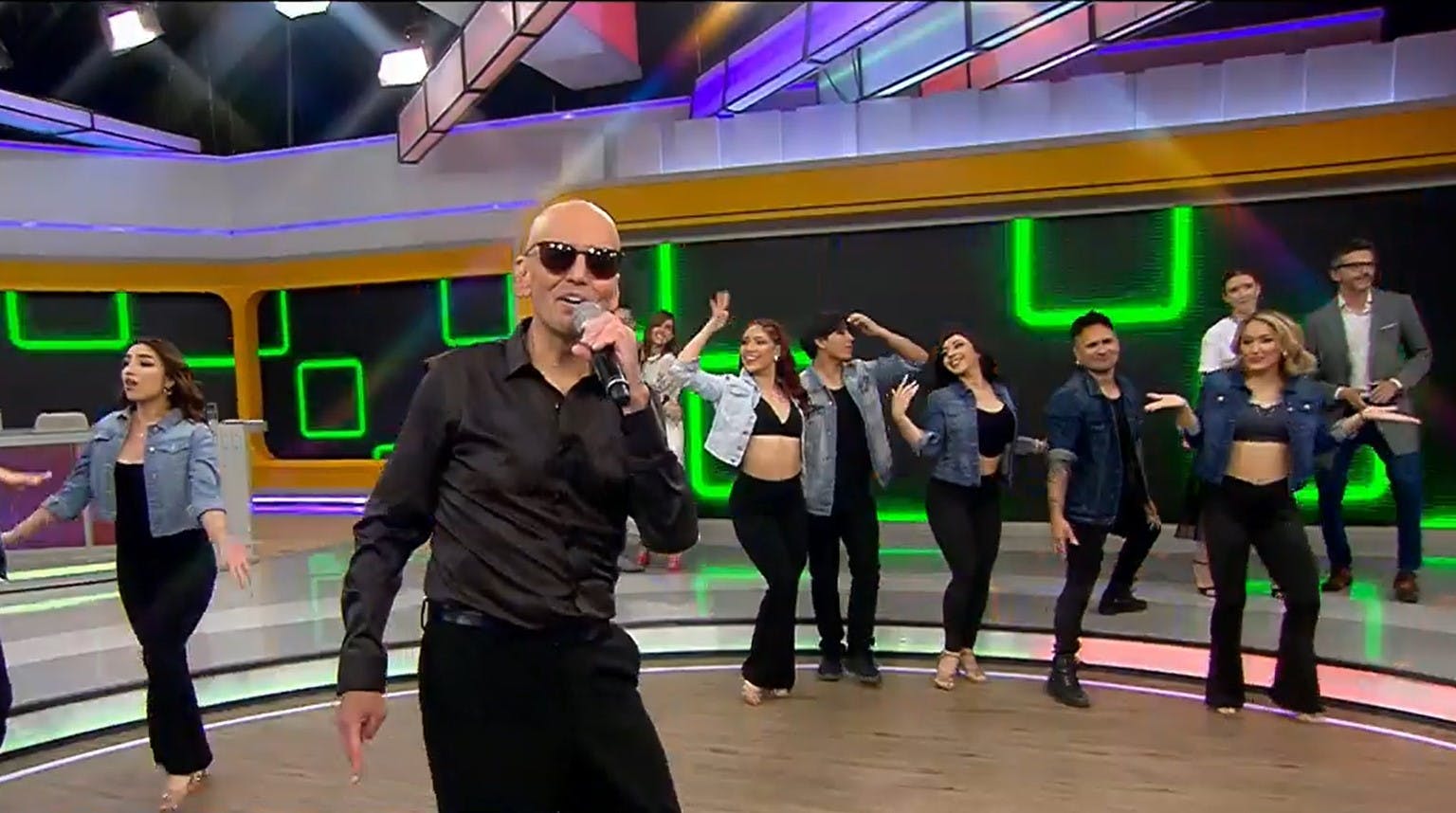 Juan Antonio Labra nos invita bailar en su próximo concierto 