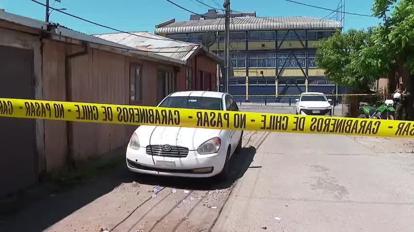 Frente a colegio: Sujeto realizó 14 disparos contra un auto