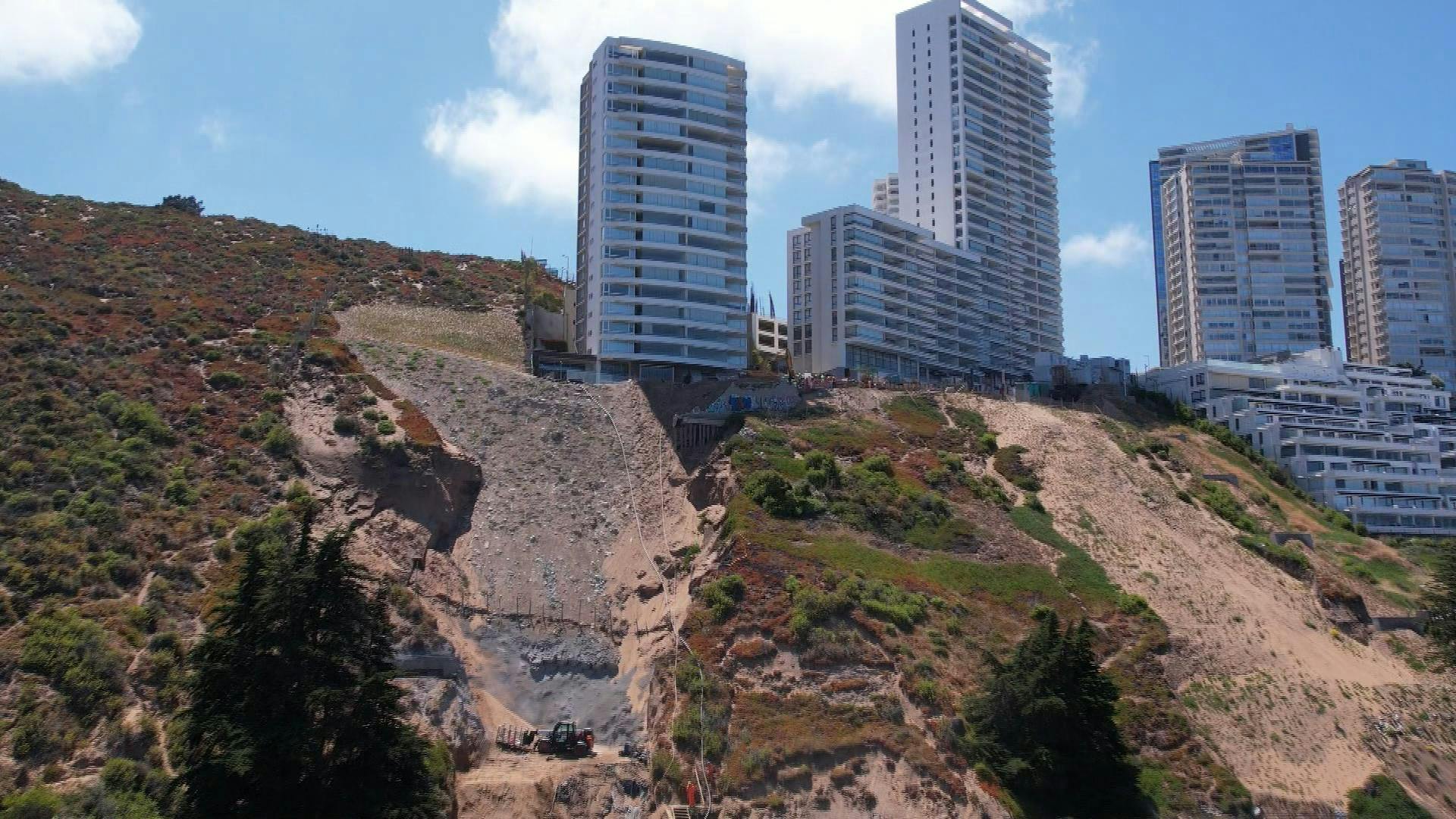 A 16 meses de los socavones, propietarios recién podrían volver a habitarlos el 2025