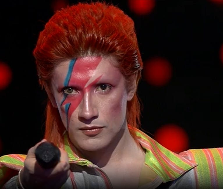 Bowie llega desde el espacio a la final del repechaje de Mi nombre es