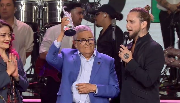 Premios Musa 2024: padre de Jorge González recibe el galardón en su honor