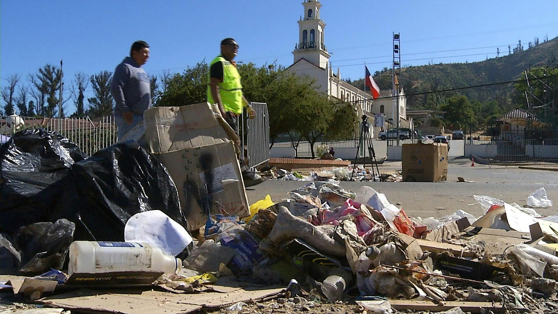 Toneladas de basura dejó festividad en el Santuario de Lo Vásquez que recibió a más de un millón y medio de feligreses 
