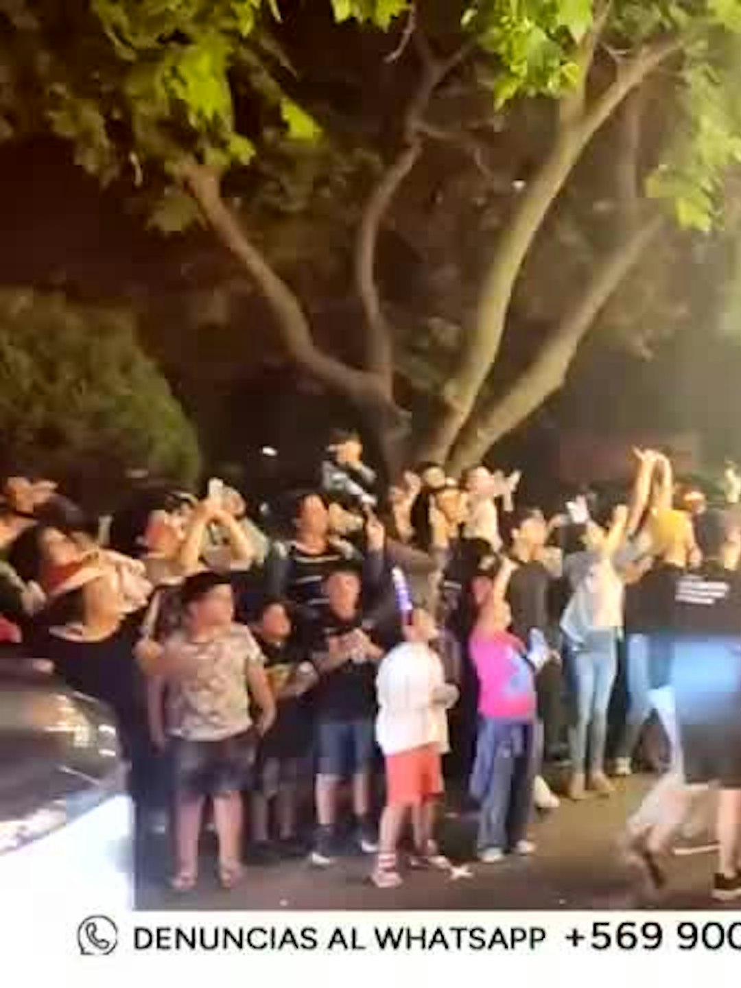 Miles de personas se reunieron para disfrutar de la Caravana Navideña en Talca.