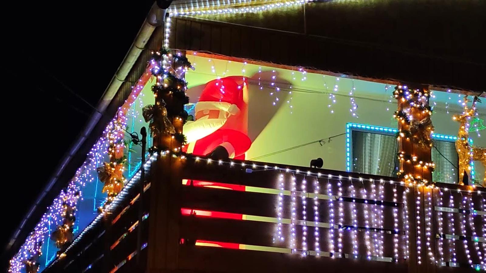 Advierten peligros al sobrecargar enchufes y extensiones 