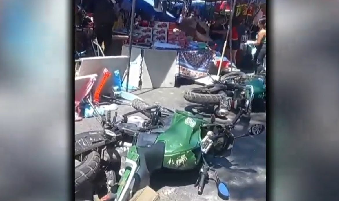 Vendedores ambulantes agredieron a carabineros en Barrio Meiggs