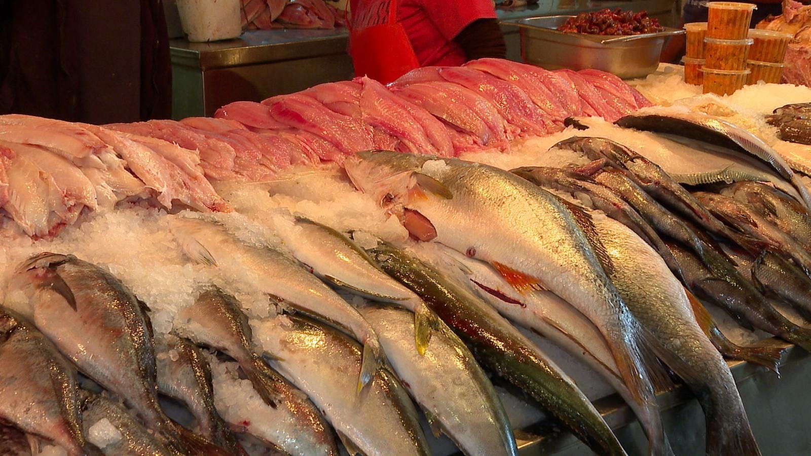 Intensifican fiscalizaciones para reducir intoxicaciones por consumo de pescados y mariscos 