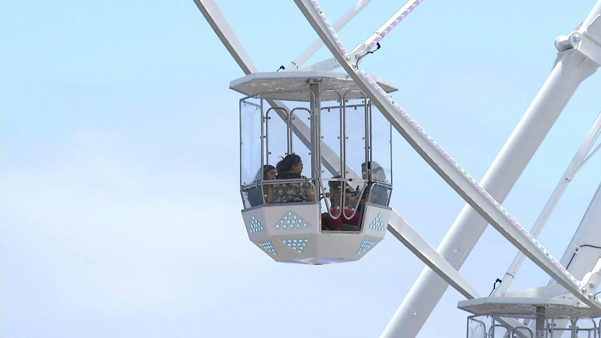 Gran rueda de la fortuna se roba las miradas en Viña del Mar