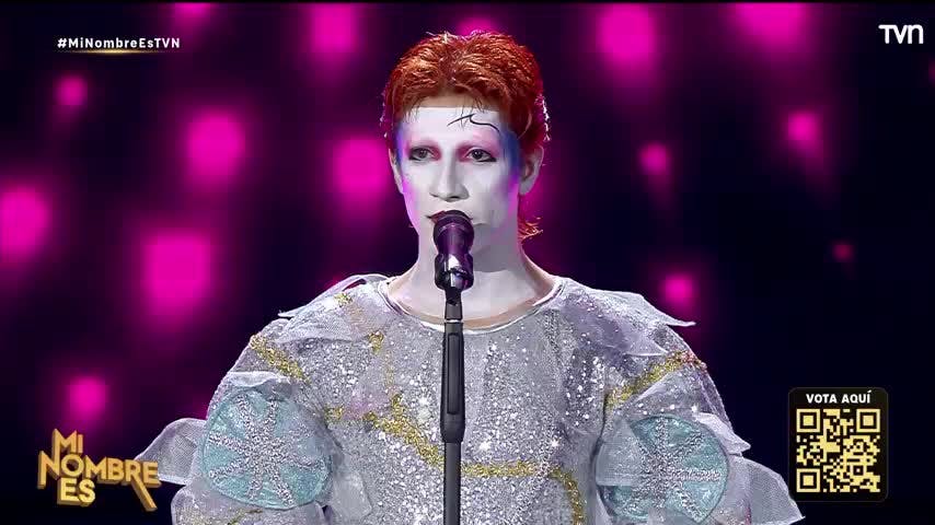 El camaleónico David Bowie lo da todo en "Mi Nombre Es"