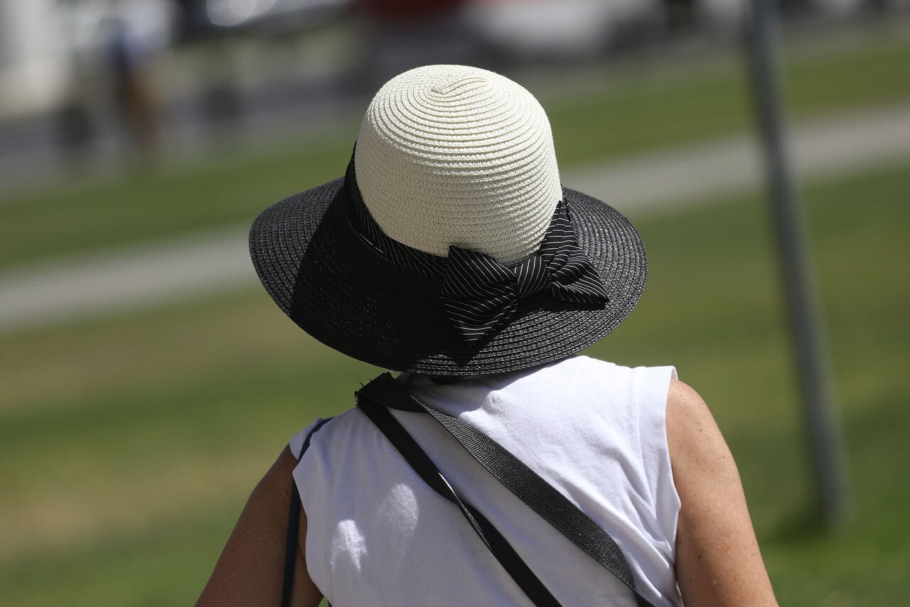 ¿Cómo vestirse para ir a trabajar con el extremo calor? 