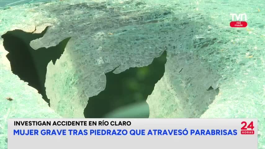 Mujer está grave tras piedrazo que atravesó un parabrisas
