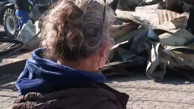 Voraz incendio destruyó 5 locales y una casa en Talcahuano