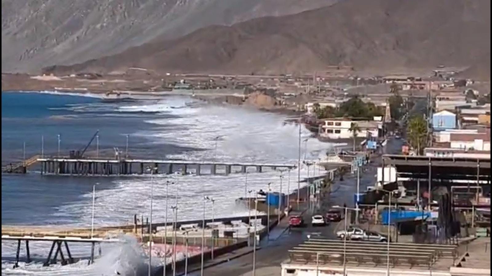 Avenida Esmeralda de Taltal fue afectada por marejadas anormales 