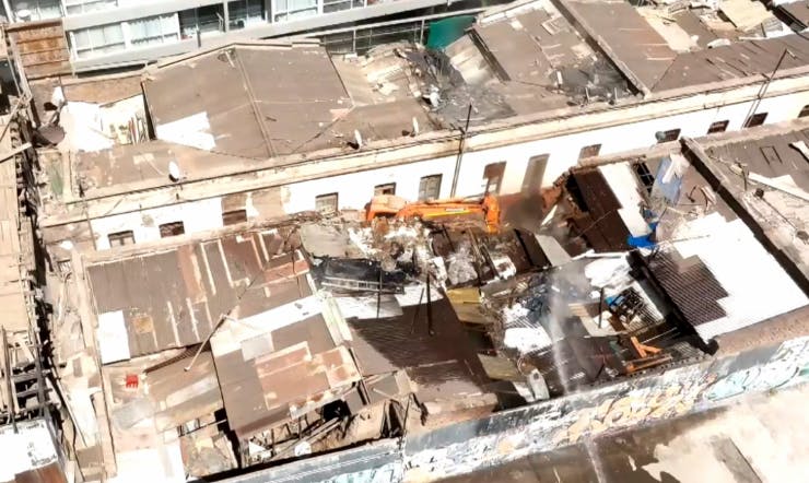 Comienza demolición de cité tomado en la comuna de Santiago