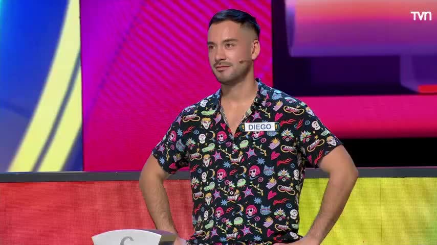 Diego saludó en 3 idiomas y luego relató episodio traumático