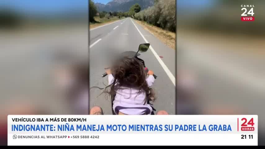 Indignante: niña de 5 años maneja moto mientras su padre la graba