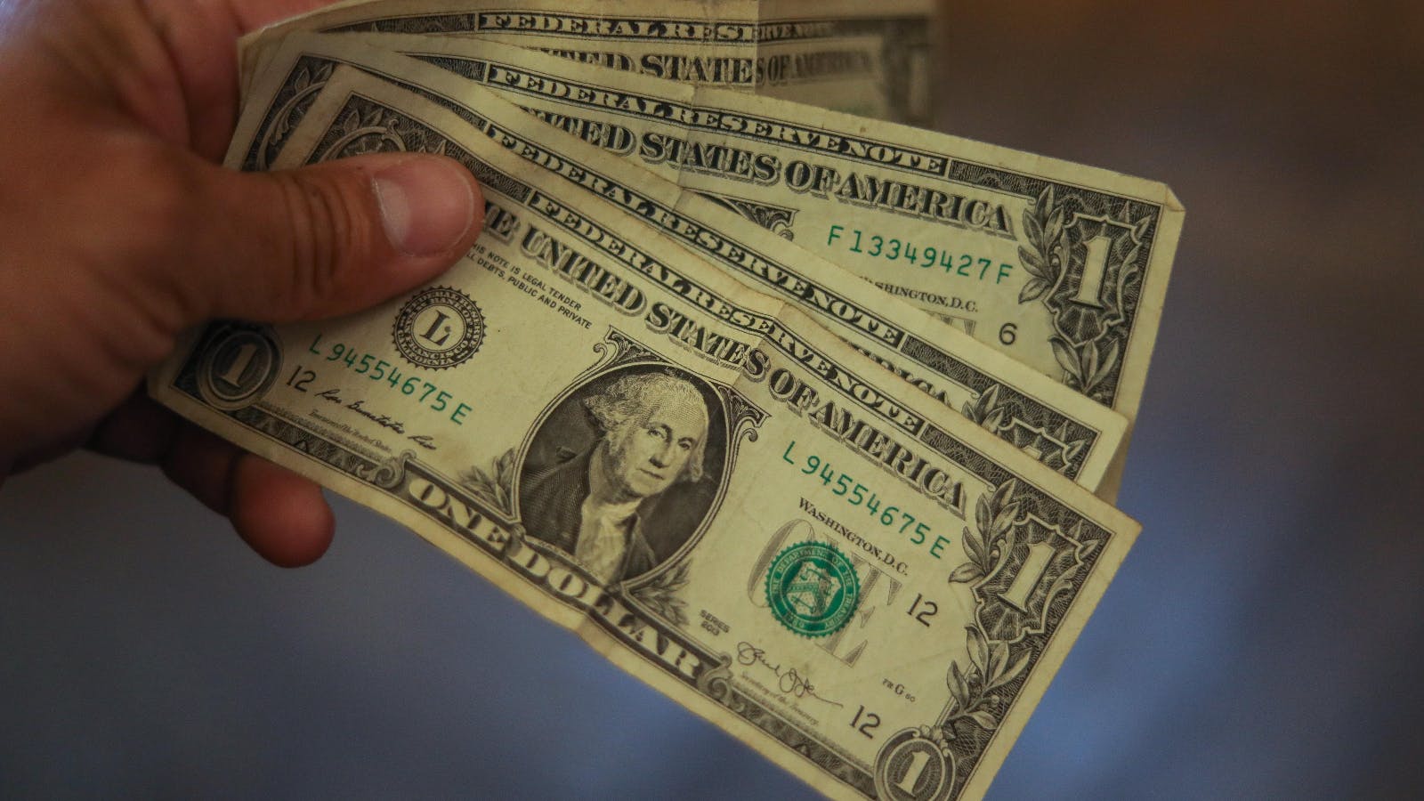 Dólar supera los mil pesos: Mientras no exista una intervención (...) no tiene techo