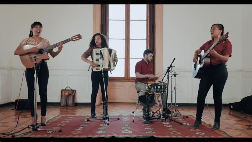 Santiago También es Cueca: Las Chinas y Cholas