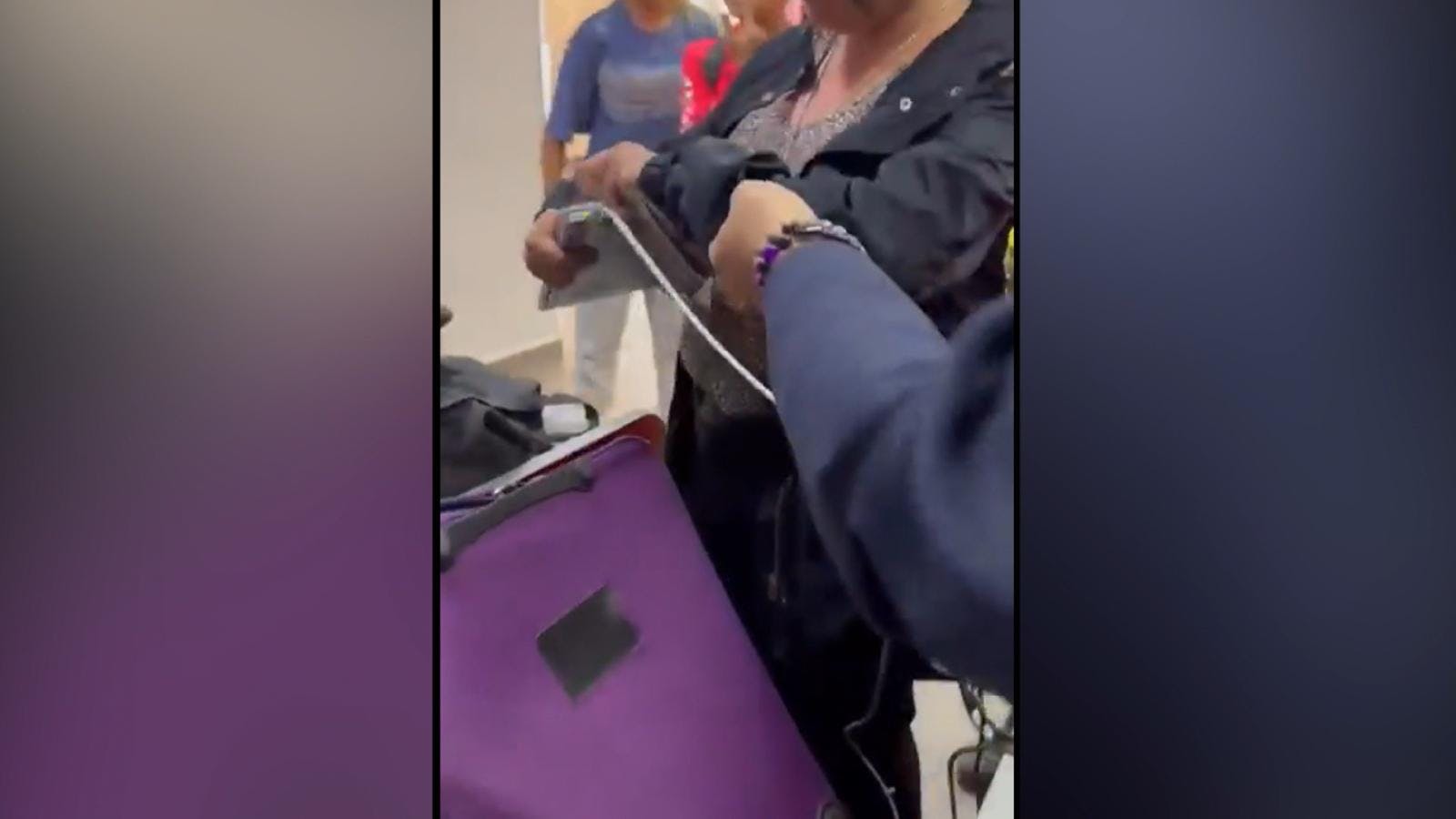 Video muestra a pasajera maltratando verbalmente a una trabajadora en aeropuerto de Antofagasta 