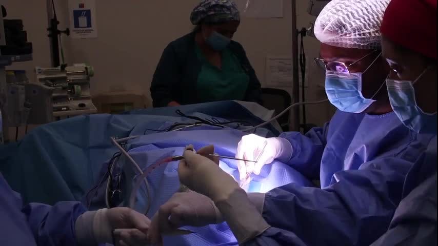 Realizan implante de conducción ósea en Hospital Regional: paciente recuperará audición