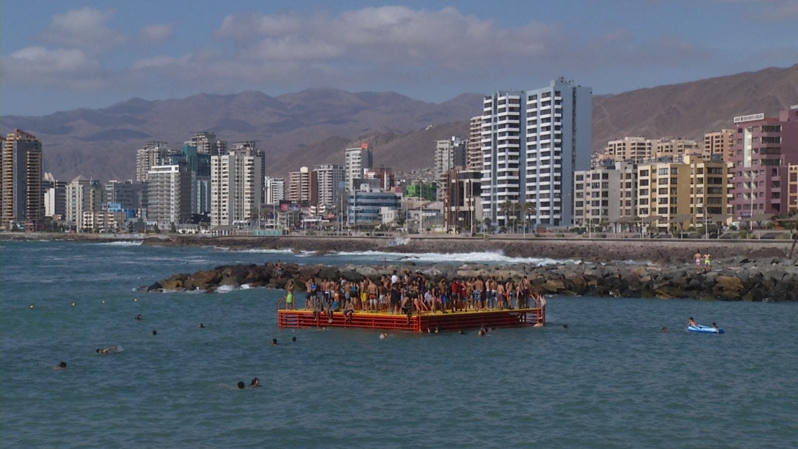 Tradicional balsa vuelve a balneario municipal