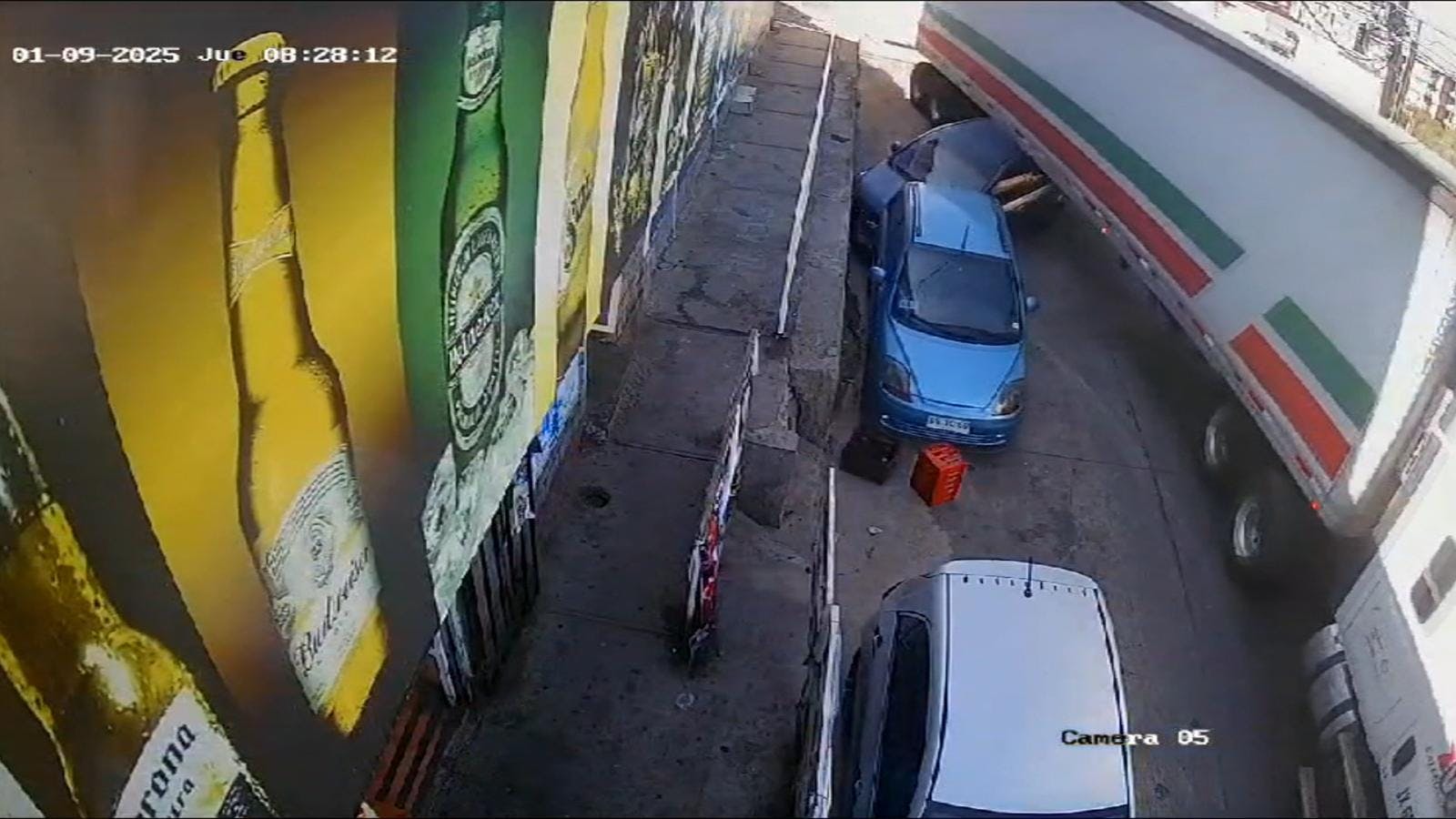 Camión arrasó con autos estacionados en avenida Rendic