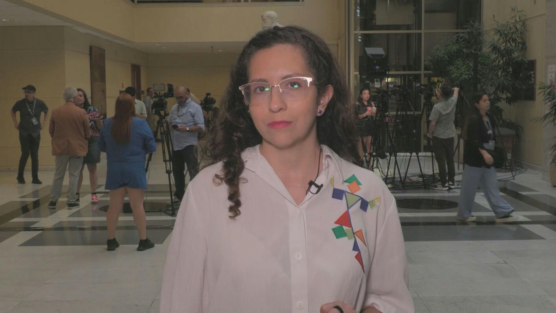 Diputada Yeomans: Estamos secuestrados frente a siete AFP