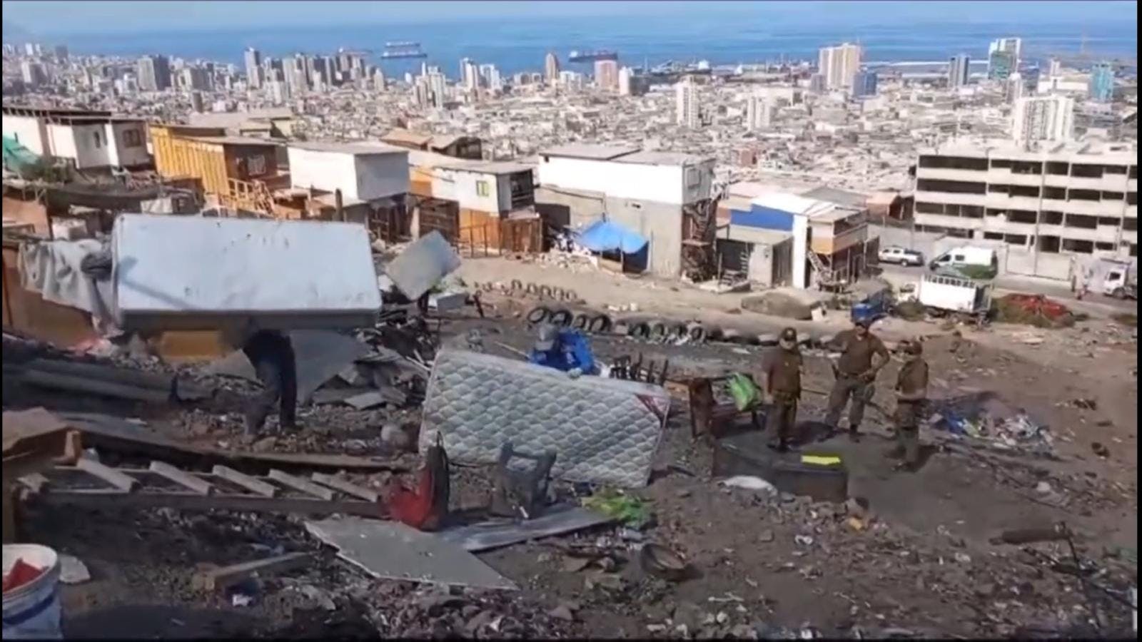 Autoridades desalojan ocupaciones irregulares en cerro El Ancla