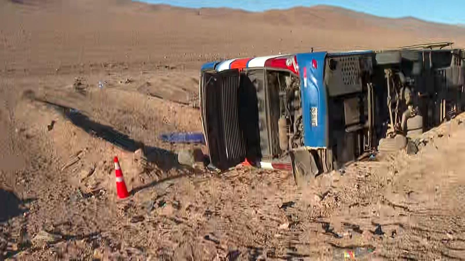 Accidente de bus en ruta 5 norte deja un fallecido y dos personas en riesgo vital