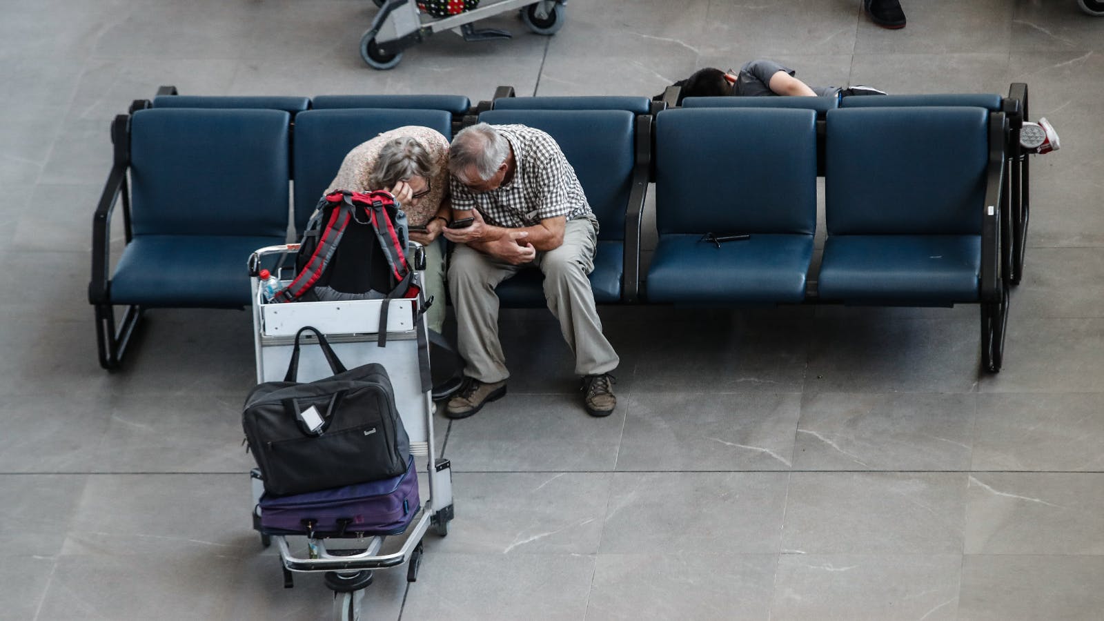 Aeropuerto de Santiago: medidas preventivas y recomendaciones para viajeros de verano