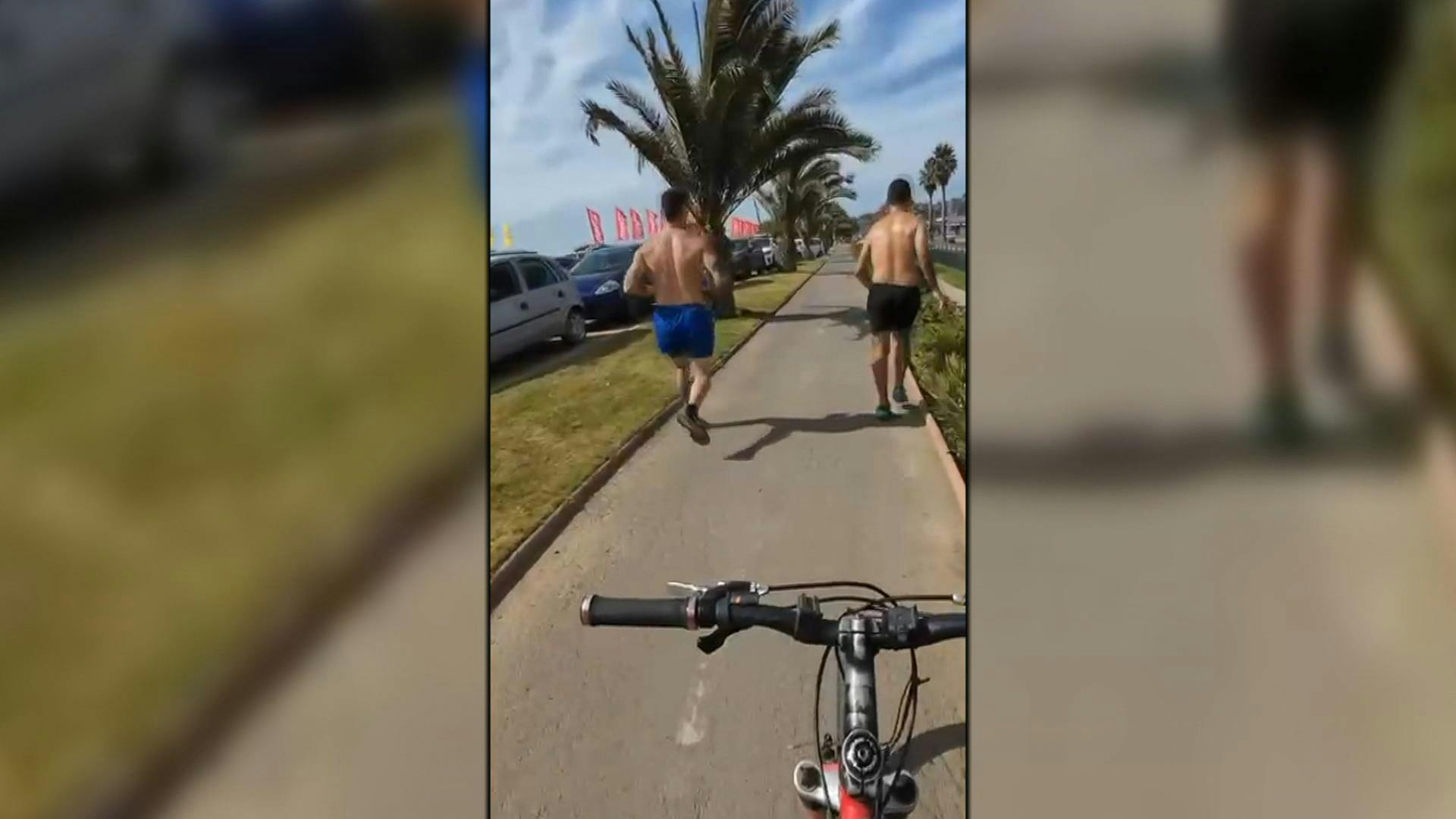 Video: Ciclista en Viña del Mar esquivando y llamándole la atención a varios peatones