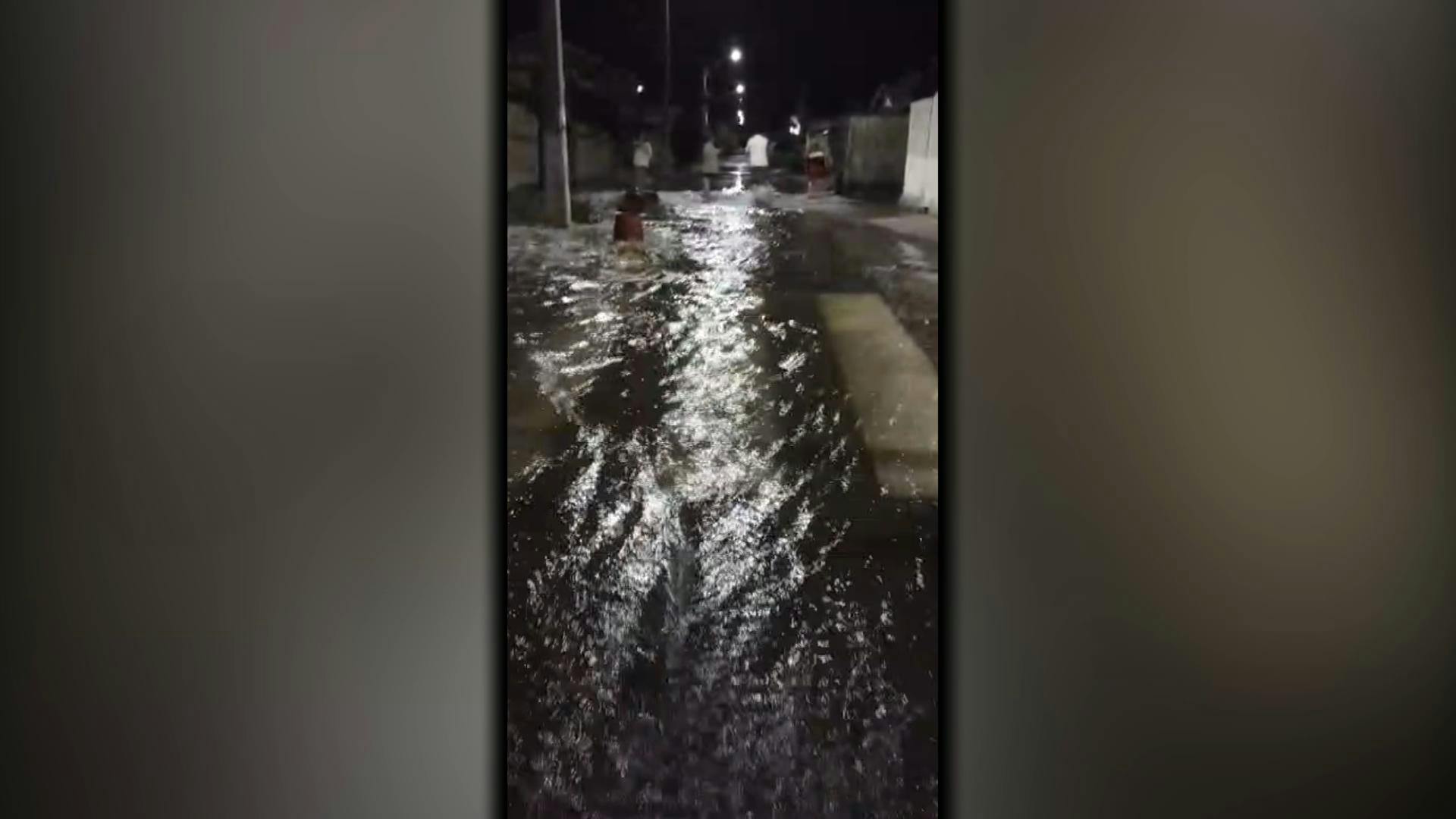 Inundación afecta viviendas por acumulación de residuos en caudal en La Cruz