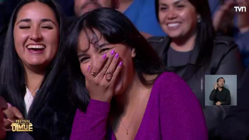 El tierno beso entre Claudio Michaux y su esposa
