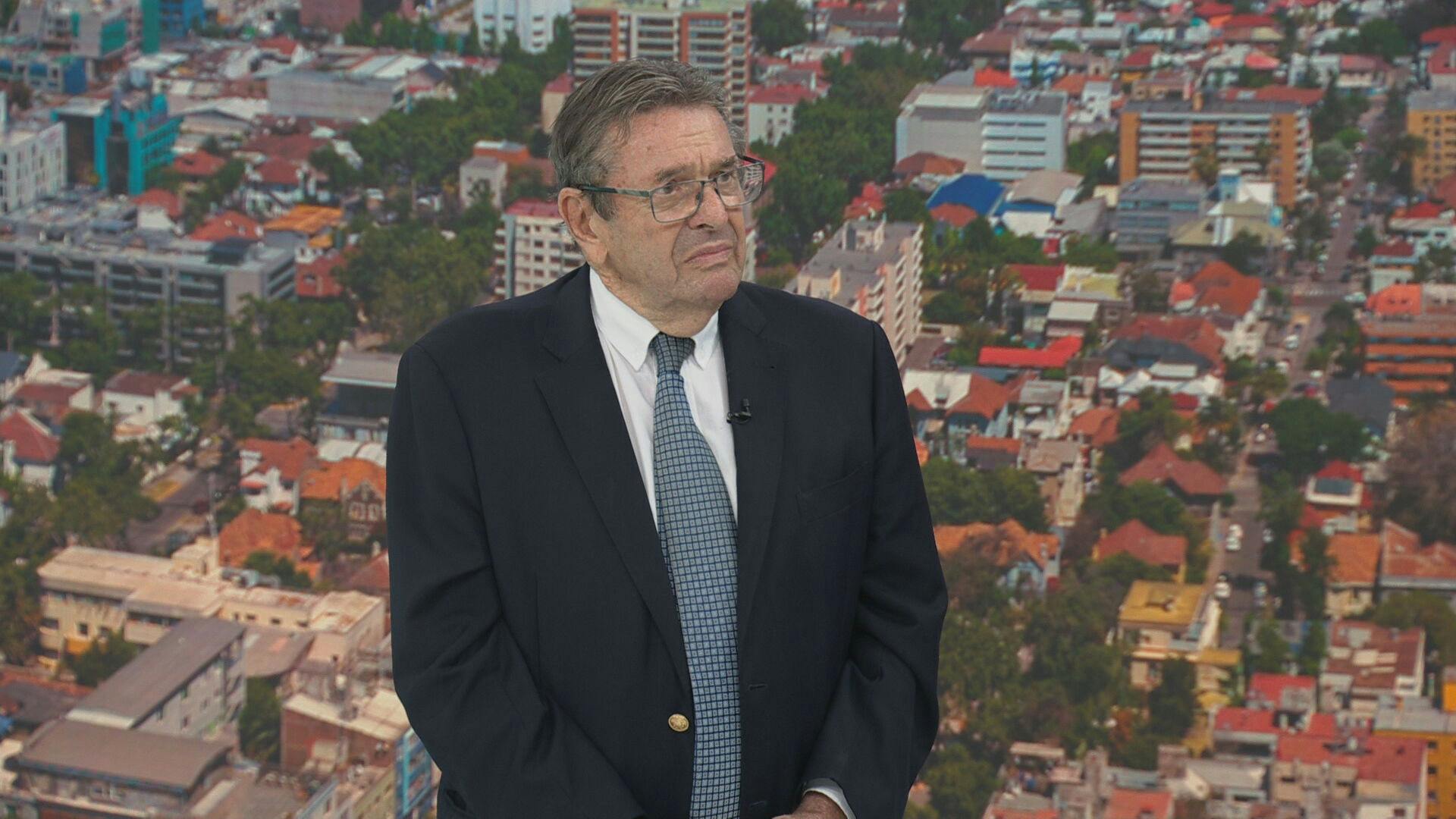Exembajador de Chile en Venezuela, Jaime Gazmuri: Yo no me fijo sueldos
