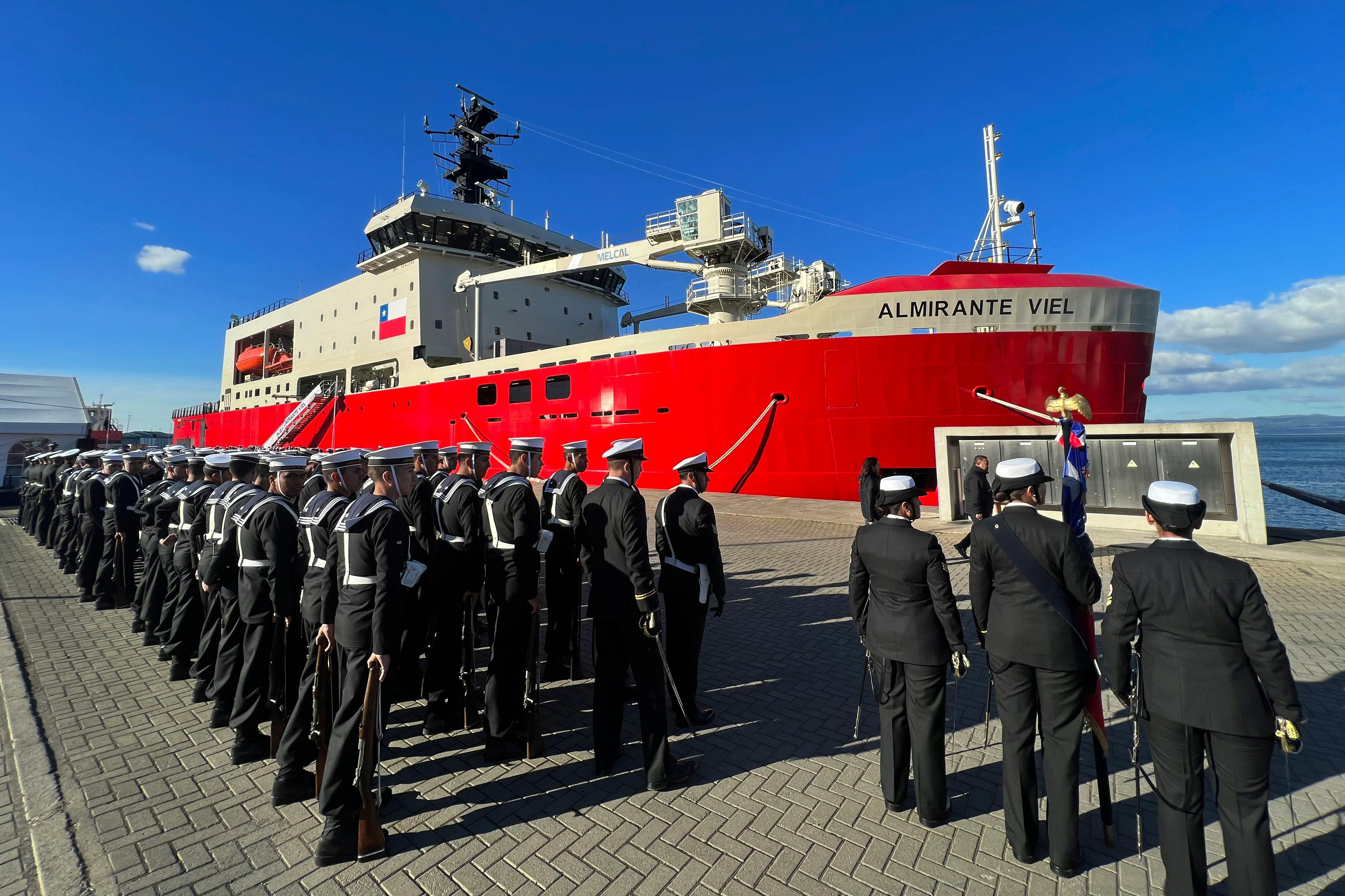 Exitosa primera misión del Rompehielos Almirante Viel: Somos capaces de grandes cosas